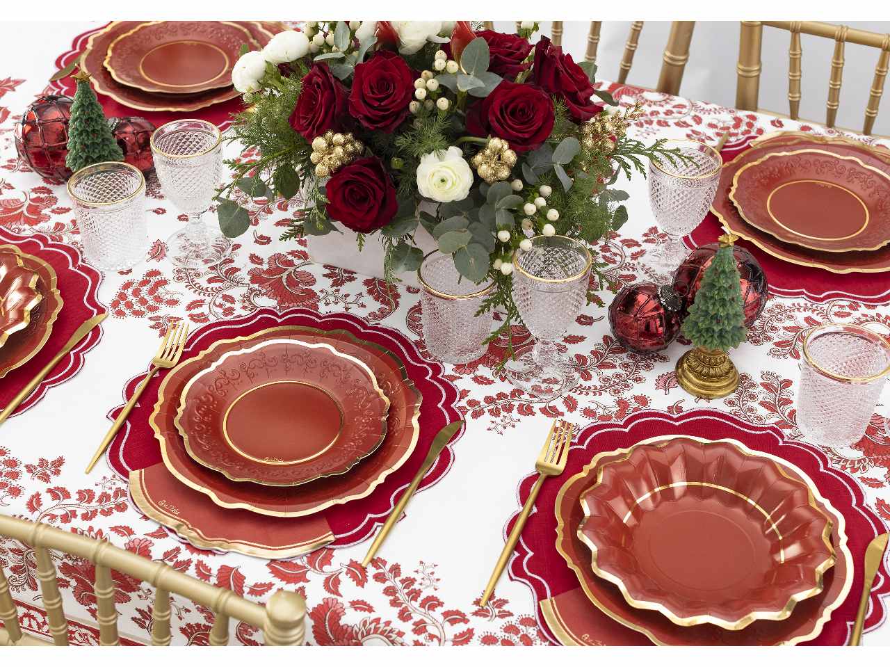 Piatti new shape cm.24 rosso e oro 8 pezzi$