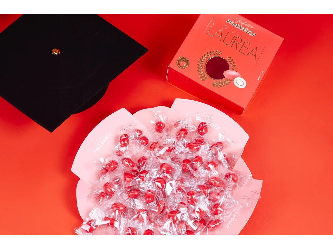 Confetti Maxtris Dolce Laurea Rosso ricoperti di cioccolato fondente e bianco per bomboniere - 500gr