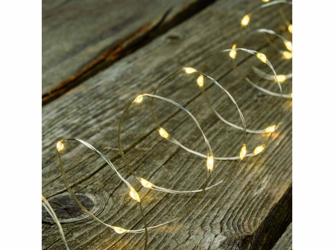 Filo metallo argento 8mt con 80micro led bianco caldo, giochi di luce a batteria 3xAA1,5V (non incluse) per uso interno/esterno IP44