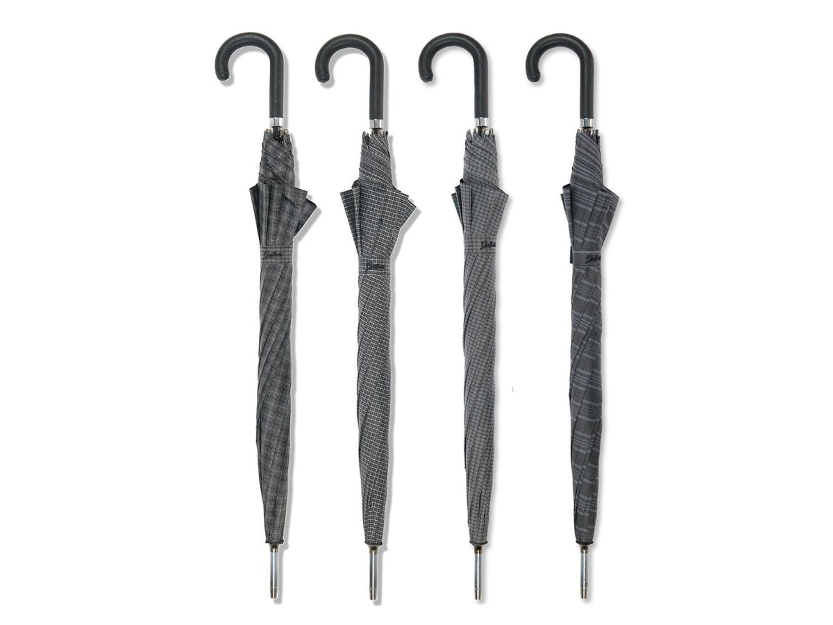 Ombrello lungo con apertura automatica, aste e struttura in fibra, con funzione antivento, tessuto pongee special assortito in 4 varianti, fantasia uomo, impugnatura nera con finitura martellata