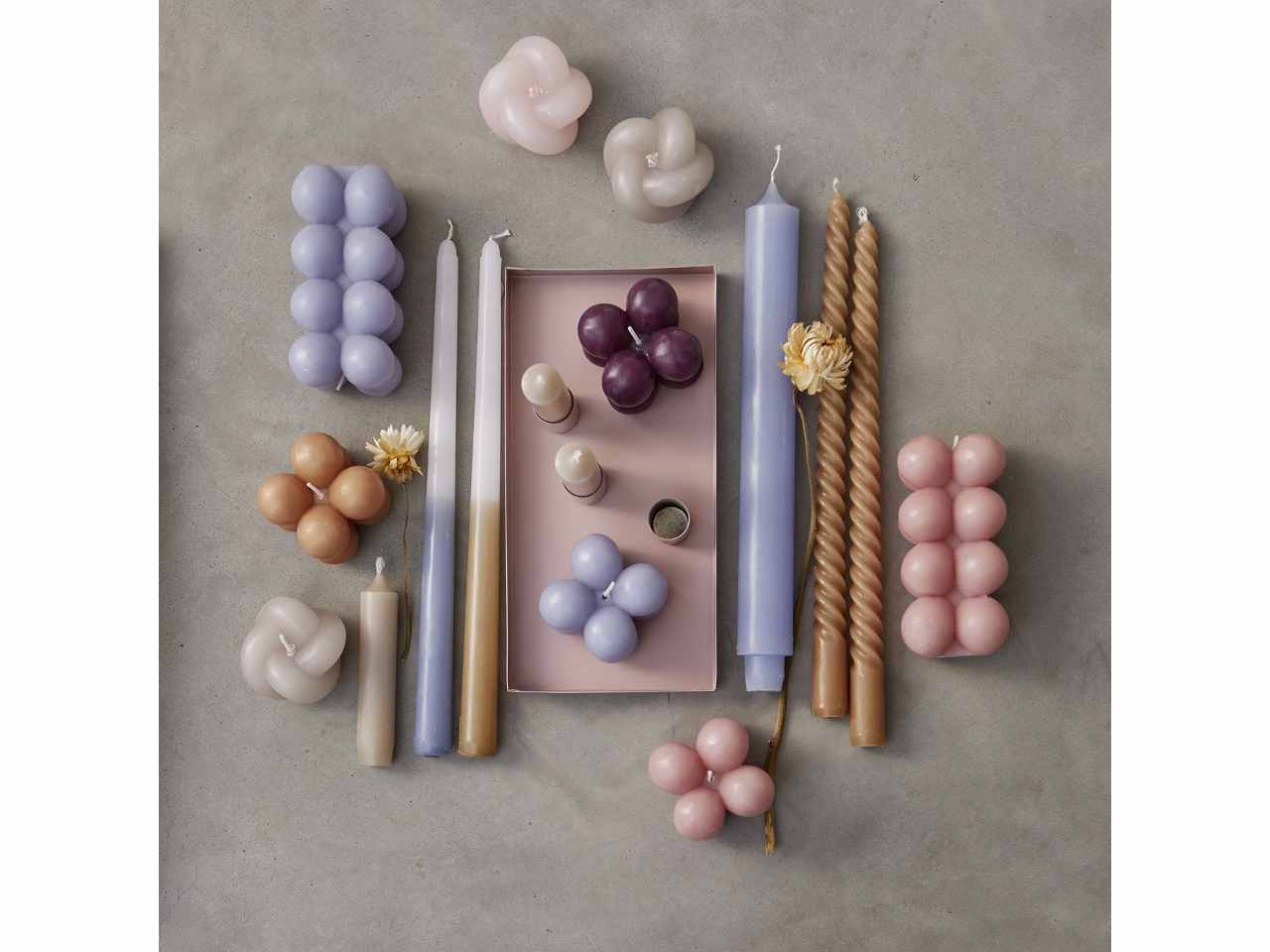 Candela decorativa 10 ore di combustione 4 colori assortiti 6.8xh.6.3cm