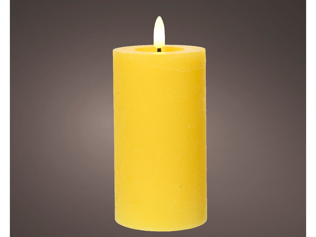 Candela gialla in cera con luce led bianco caldo diametro 7cm x altezza 15cm da interno con funzionamento a batteria 2xaaa ministilo