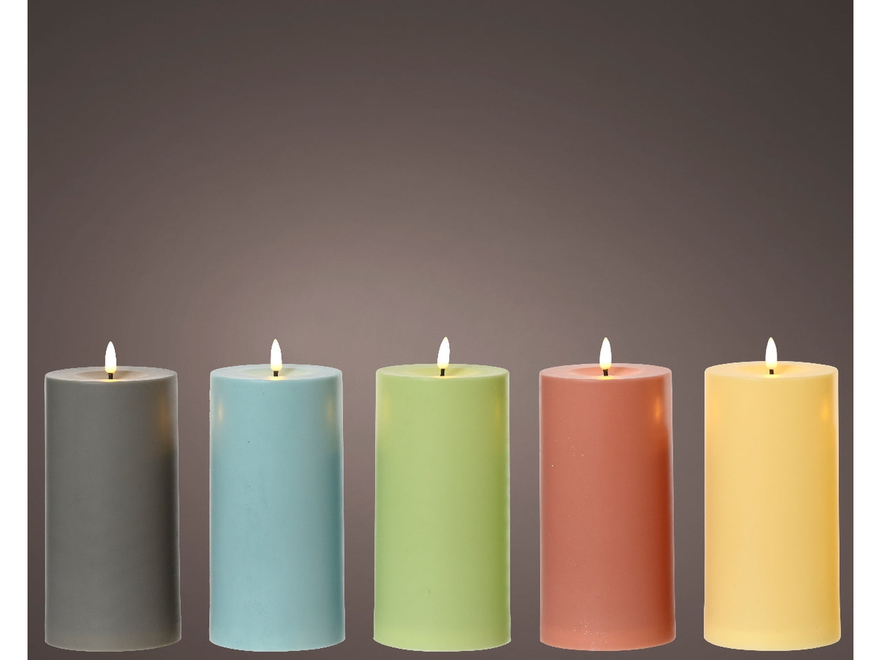 Candela con luce led bianco caldo diametro 10cm x altezza 17,5cm da esterno in plastica colorata con funzionamento a batteria 3xaa stilo in 5 colori assortiti