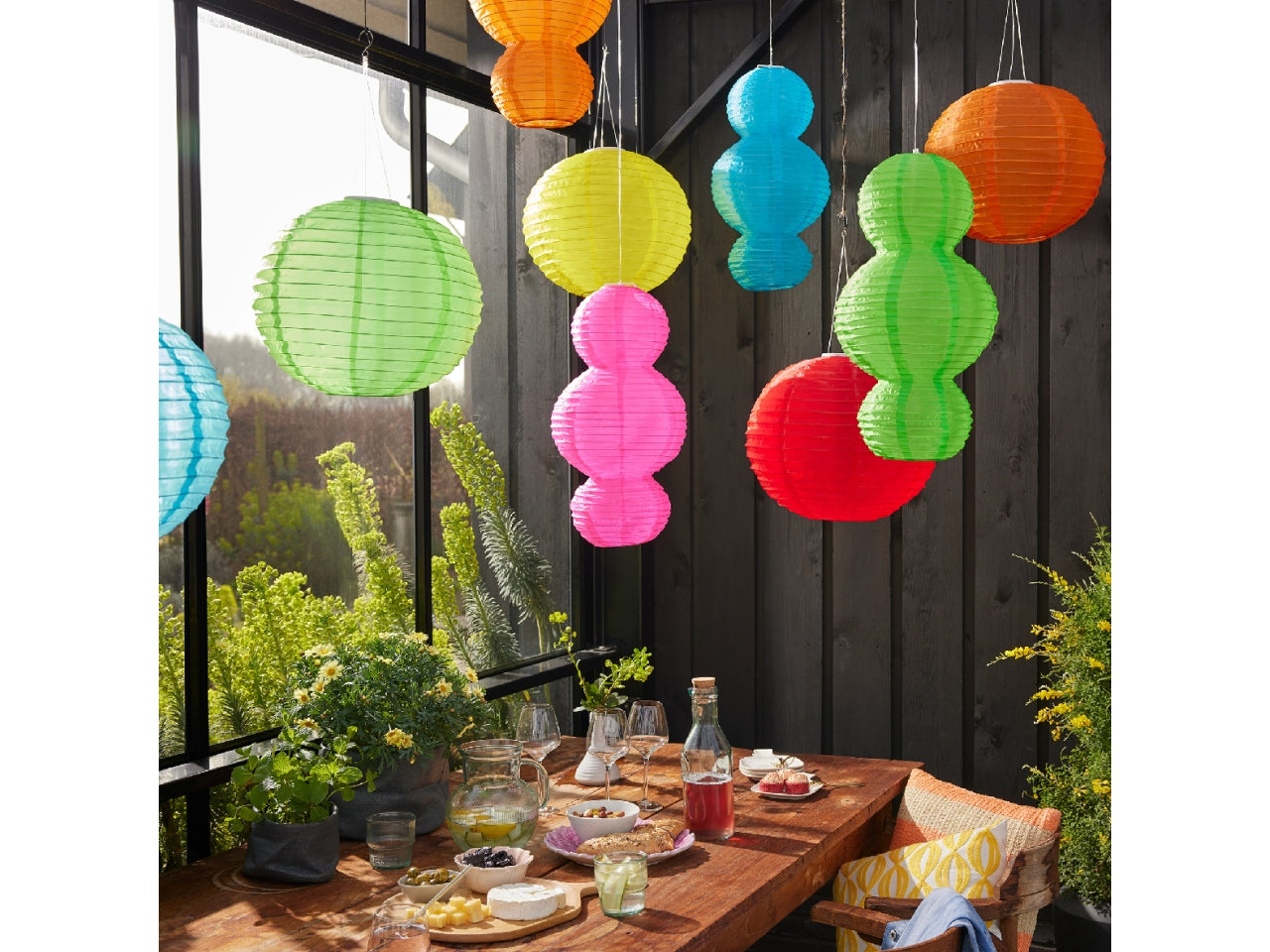 Lanterna solare in nylon diametro 25cm x altezza 23cm in 6 colori assortiti a luce fissa bianco freddo