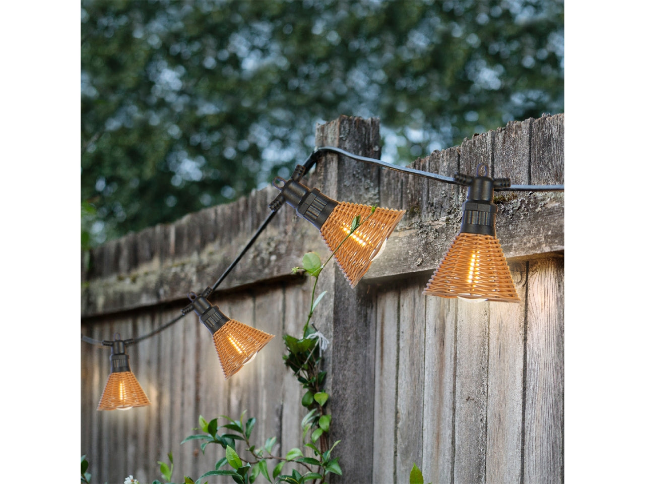 Catena luminosa led per esterno a luce fissa bianco caldo diametro 6cm x 450cm x altezza 9cm con trasformatore