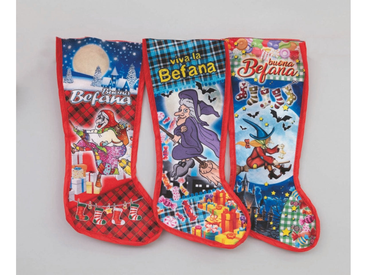 Calza in poliestere h.30cm decorazione befana con scritta buona befana in 3 modelli assortiti