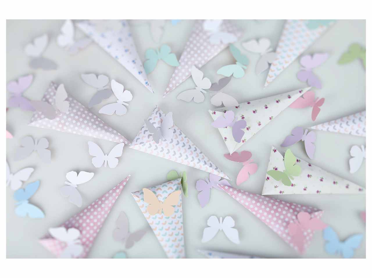 Scatola cono c/cuoricini 10 pezzi1015000500