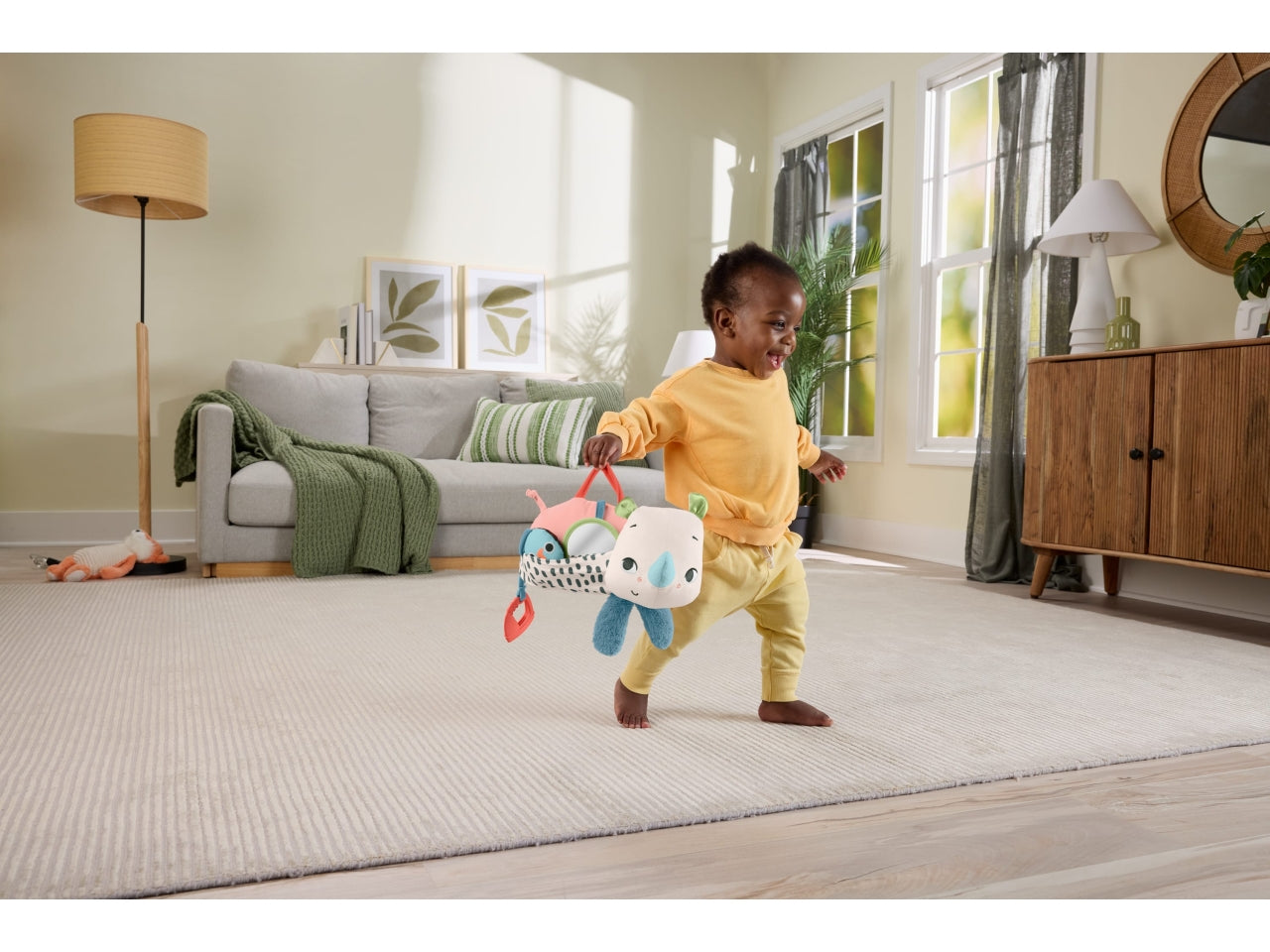 Baby rino giochi sul pancino