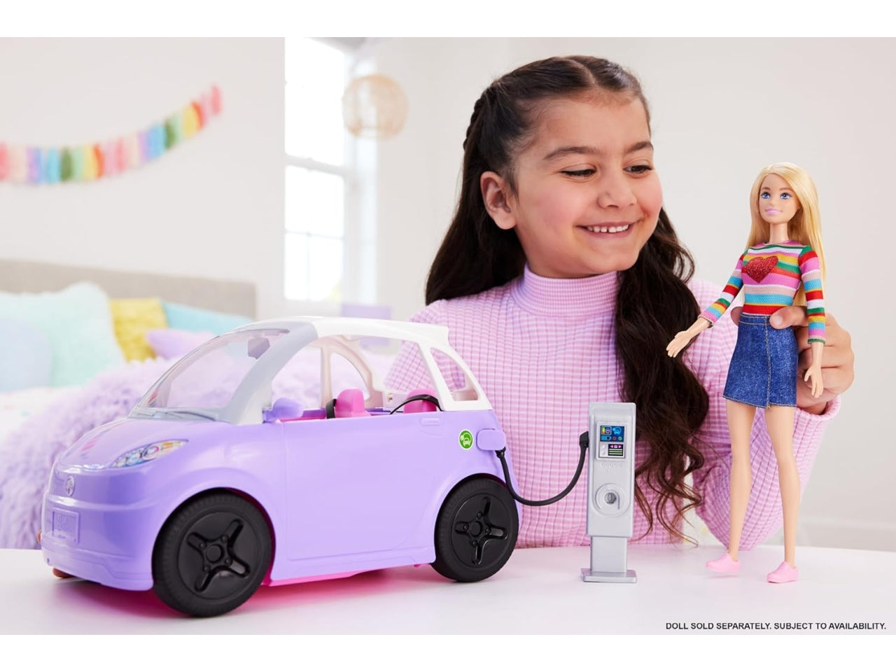 Barbie auto elettrica con colonnina