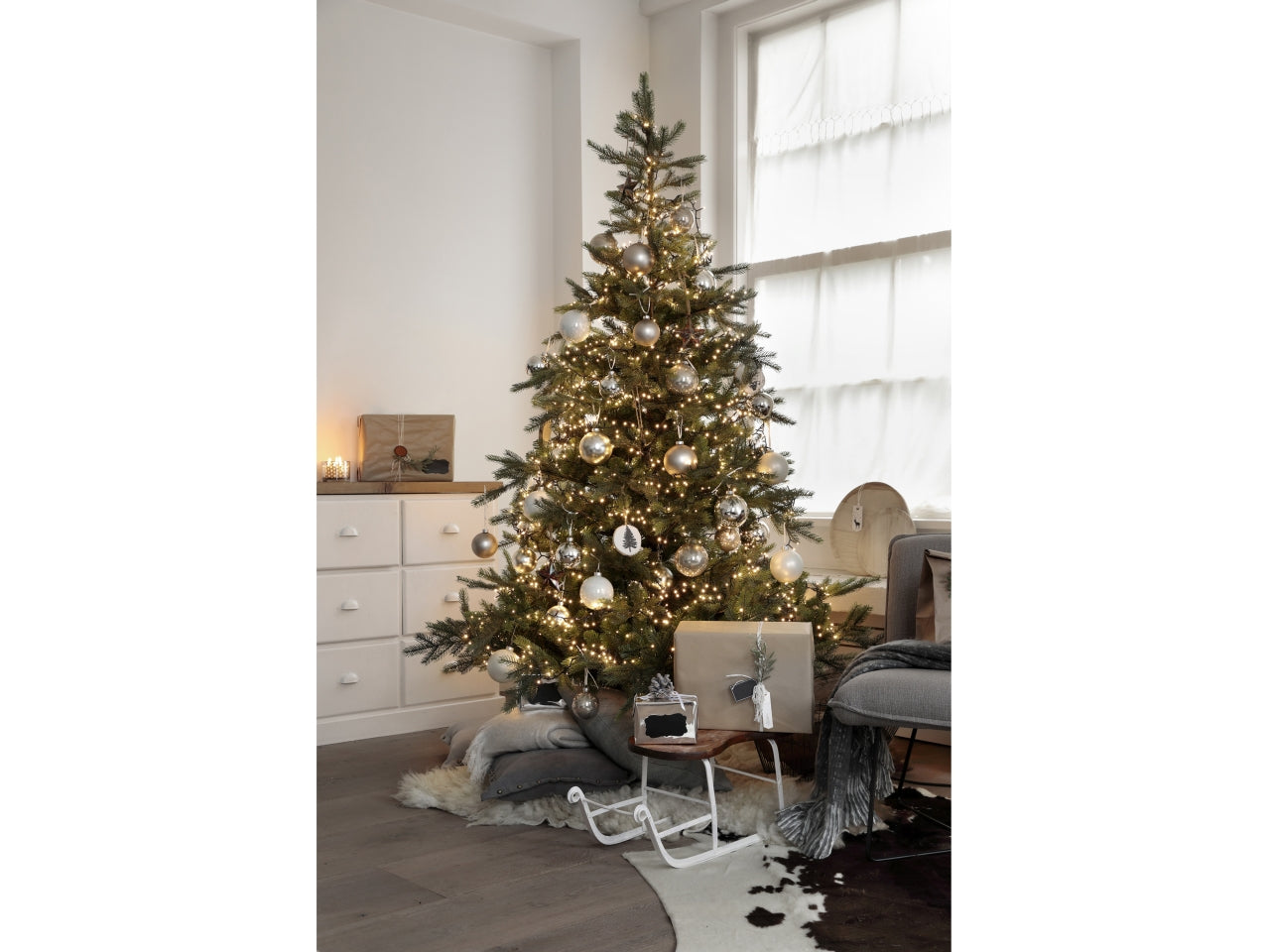 Catena luci con filo metallo nero 960led bianco caldo 8 funzioni 12mt per uso interno/esterno
