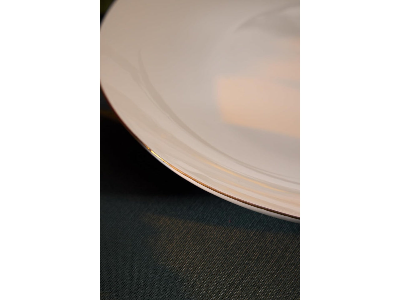 Servizio tavola 18 pz  Delphi filo oro