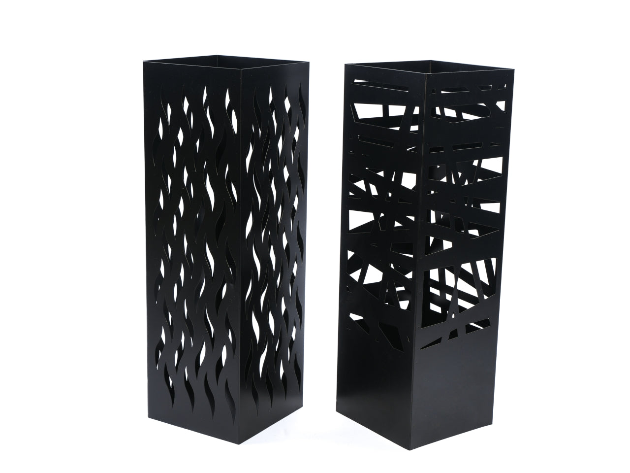 Portaombrelli quadrato in metallo traforato nero 15,5x15,5xh.49cm, decori assortiti