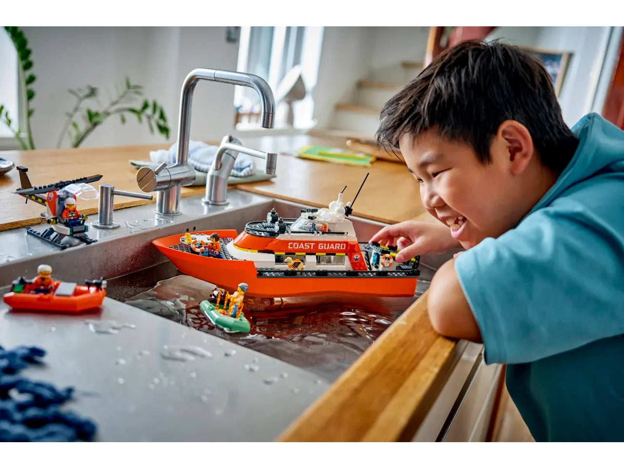 Lego City Exploration Motoscafo di soccorso ed elicottero della Guardia Costiera