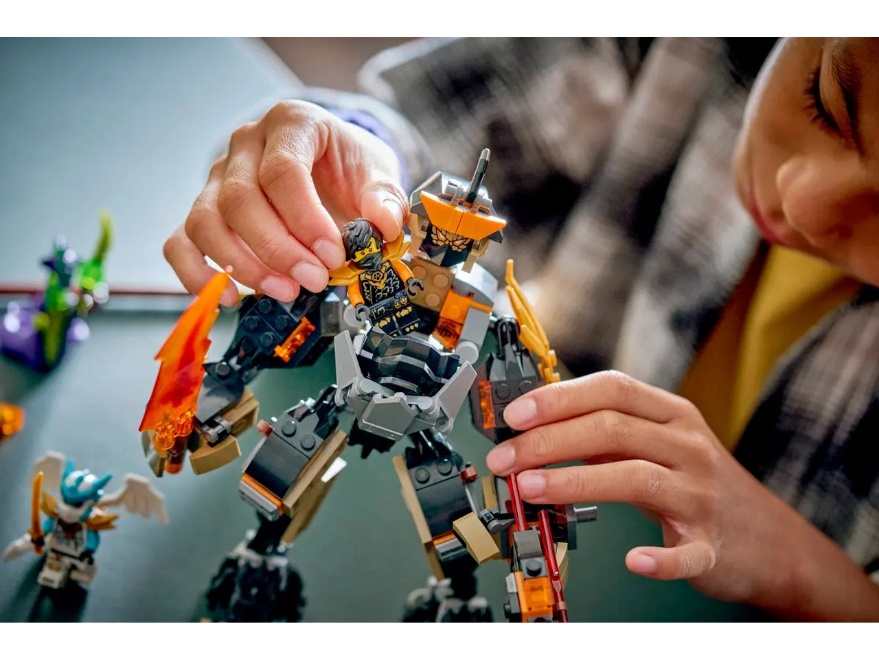 Lego Ninjago Mech della missione di Cole e drago Zane