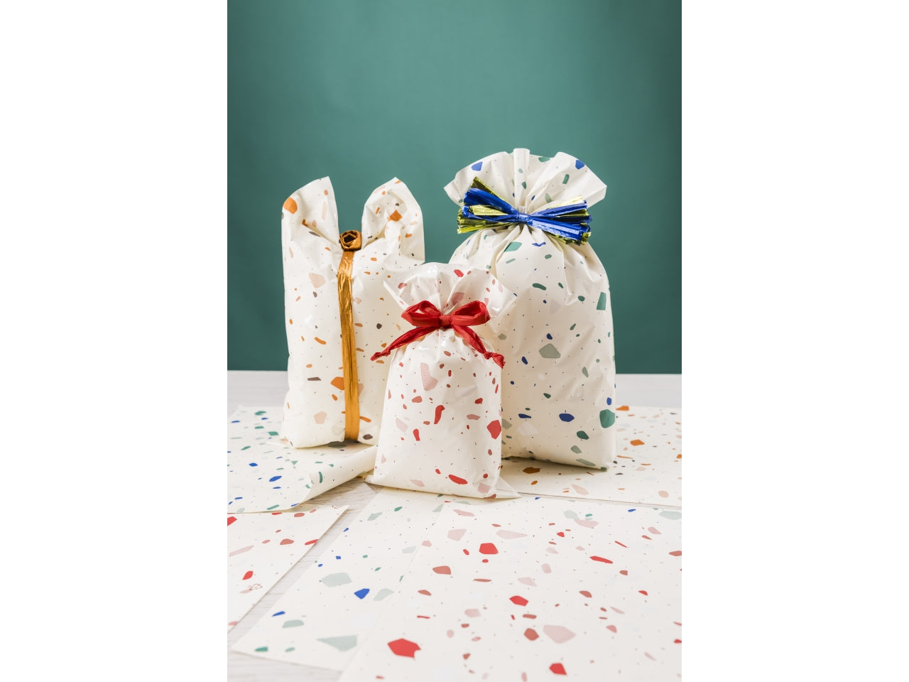 Buste regalo Graniglia 25x40cm, confezione da 50 Buste regalo in 3 colori assortiti