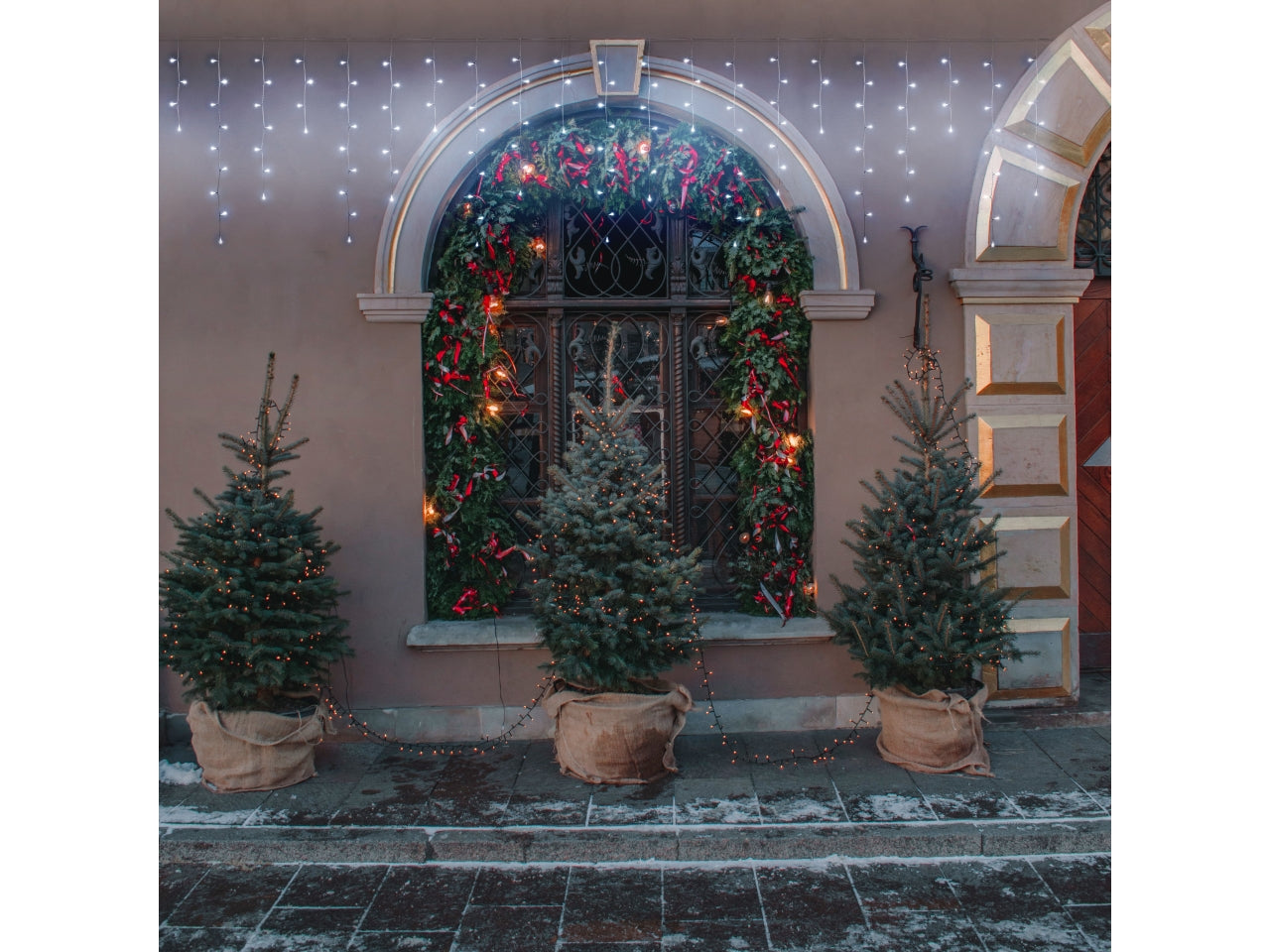 Tenda di luci 140led 360xh.90cm bianco freddo con giochi di luce, filo bianco per uso interno/esterno