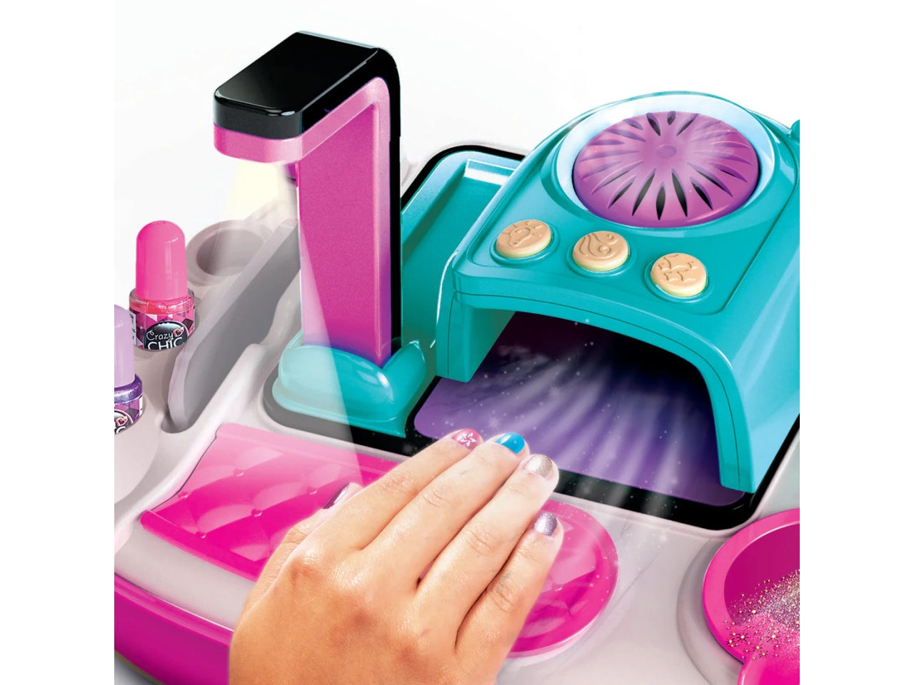 Crazy chic nail art studio