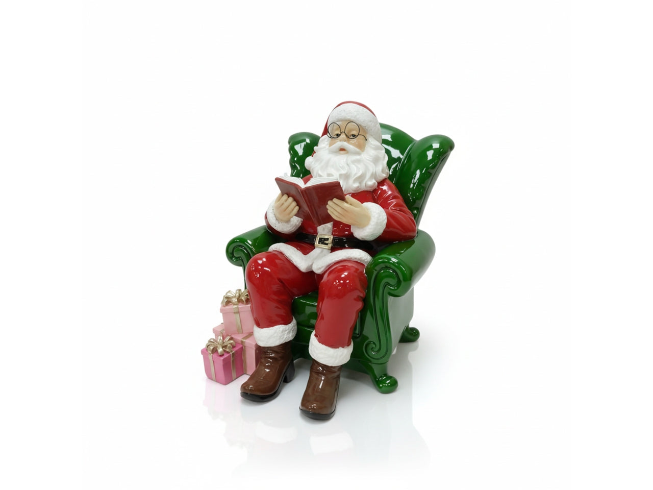 Babbo natale seduto su poltrona con libro