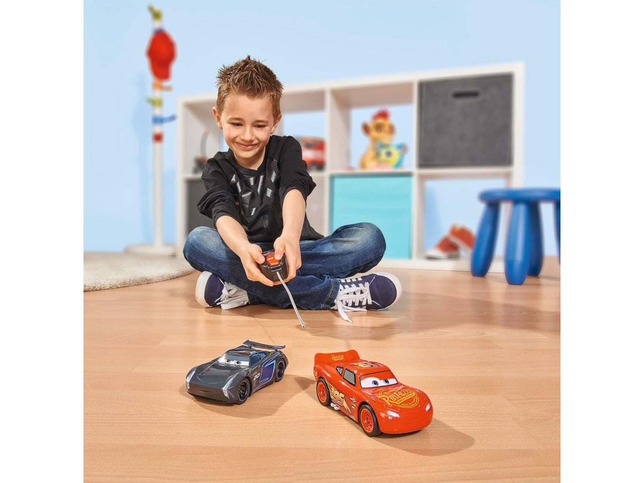 Disney cars saetta mc queen rc sc. 1:32