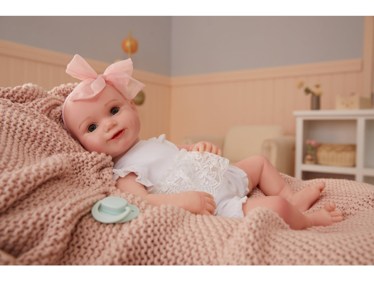 Baby born neoborn girl light/open