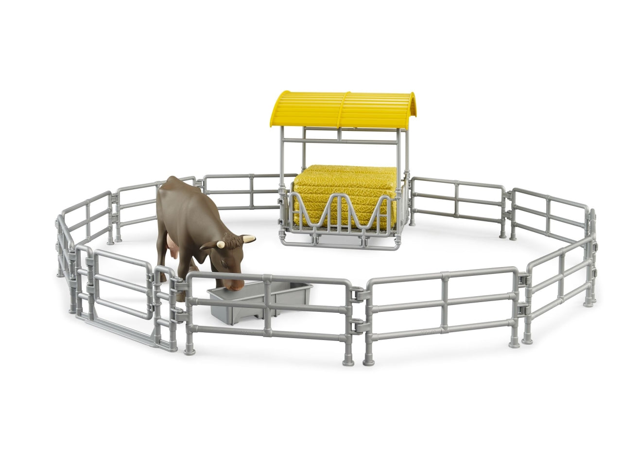 Recinto con mangiatoia e mucca
