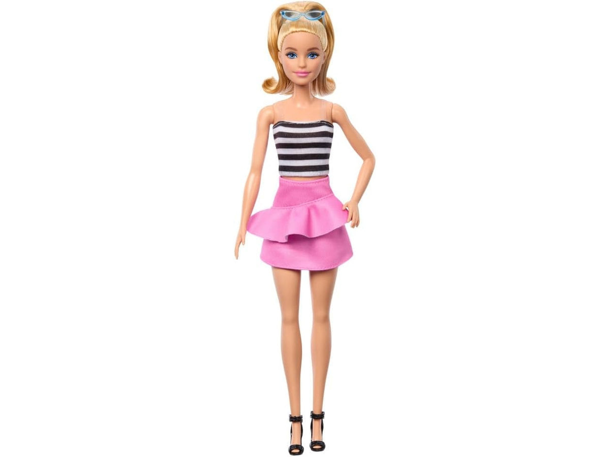 Barbie fashion con top a righe, gonna rosa e occhiali da sole