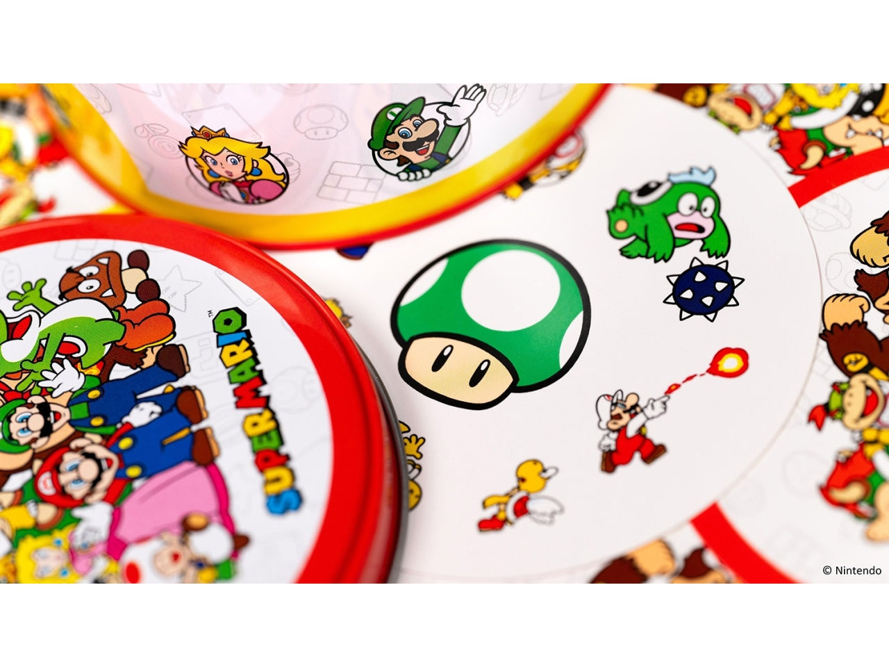 Gioco da Tavolo Dobble Super Mario, Eco-Sleeve, Divertente per Tutta la Famiglia, 2-8 Giocatori, 6+ Anni, Edizione in Italiano | Asmodee