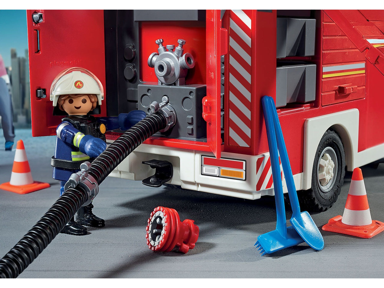 Playmobil Mega Set dei Vigili del Fuoco, edizione esclusiva per il 50° anniversario, con veicoli di emergenza dettagliati e accessori interattivi, giocattolo per bambini dai 4 anni in su | Playmobil