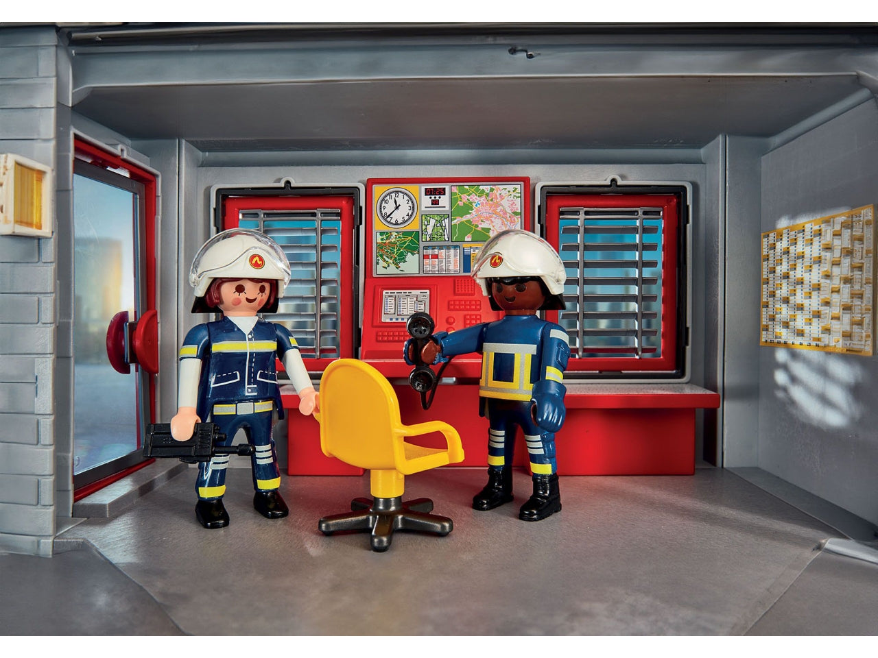 Playmobil Mega Set dei Vigili del Fuoco, edizione esclusiva per il 50° anniversario, con veicoli di emergenza dettagliati e accessori interattivi, giocattolo per bambini dai 4 anni in su | Playmobil