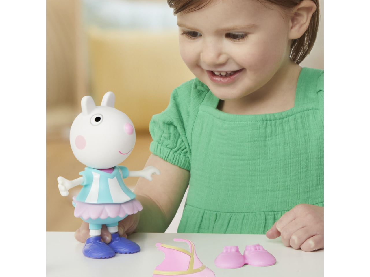 Personaggio Peppa Pig Dress-Up Peppa & Friends: Set Peppa Pig per Bambini 3+ | Dimensioni 6,66x20,32x22,38 - Hasbro