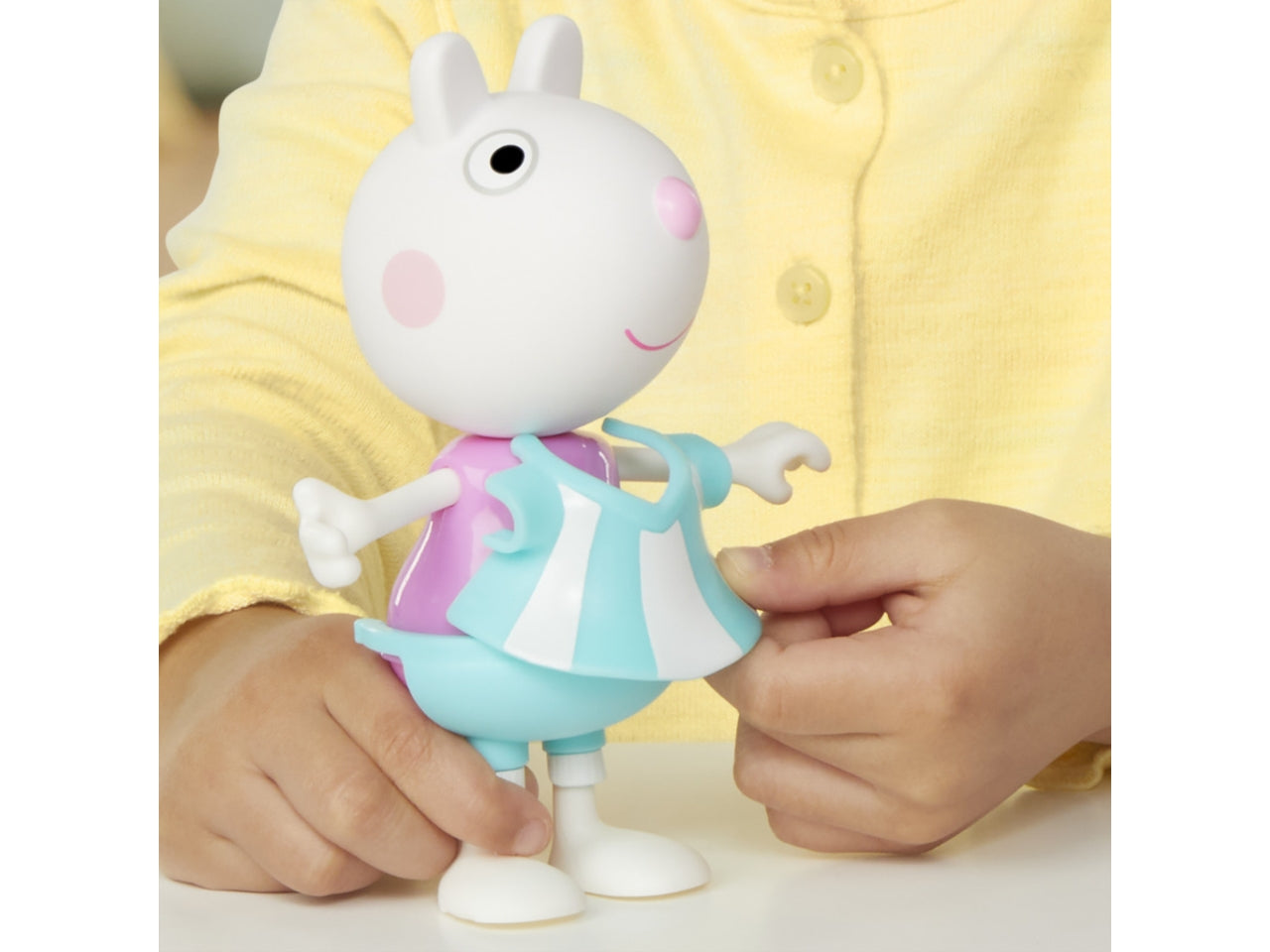 Personaggio Peppa Pig Dress-Up Peppa & Friends: Set Peppa Pig per Bambini 3+ | Dimensioni 6,66x20,32x22,38 - Hasbro