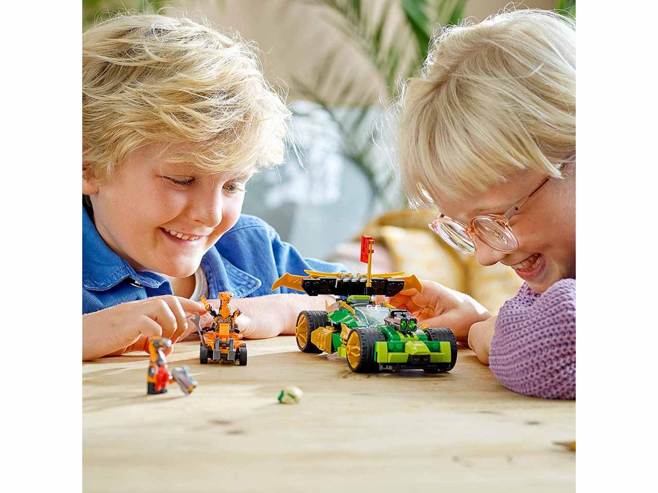 Lego ninjago auto da corsa di lloyd 71763