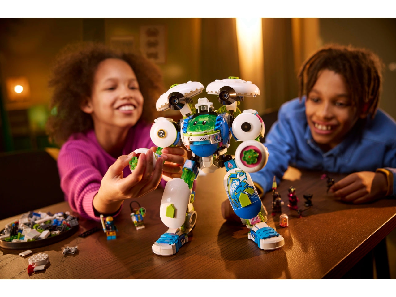 LEGO DREAMZzz Battle Mech di Mateo e Z-Blob, Astronave Trasformabile in 3 Diversi Robot Giocattolo Dotati di Accessori e 4 Minifigure, Giochi Creativi per Bambini e Bambine da 10 Anni in su 71485