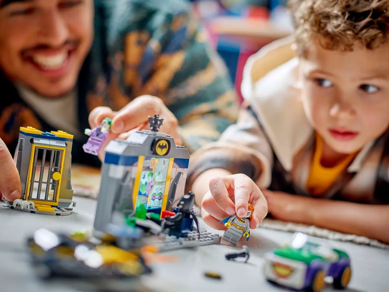 Lego Super Heroes Batcaverna con Batman, Batgirl e Joker, set di costruzioni in scatola da184 pezzi, per bambino 4+ anni 76272