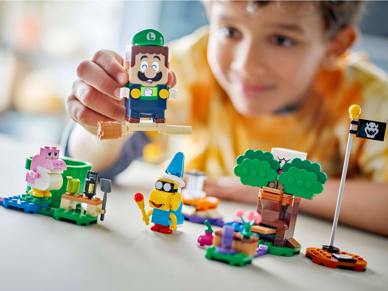 LEGO Luigi - Avventure con il set giocattolo interattivo: unisciti a LEGO Luigi in una missione per scoprire chi ha avvelenato il giardino con questo playset LEGO Super Mario per bambini 71440