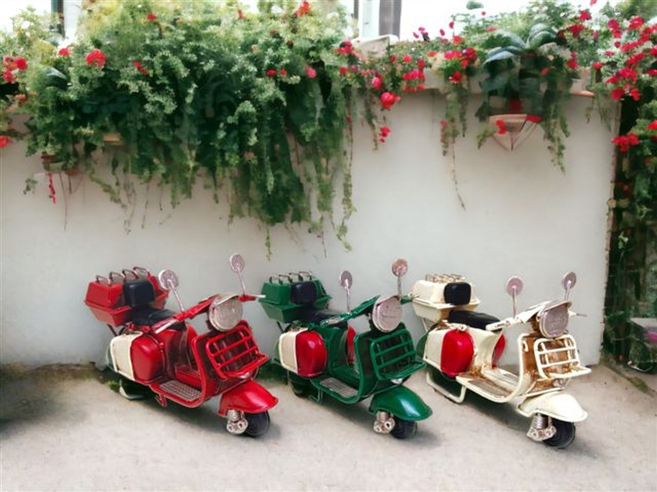 Modellino decorativo simil Vespa vintage in metallo 3 colori assortiti - Sud Import