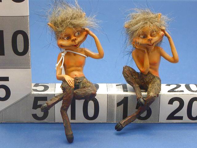 Trolls da scaffale 048157