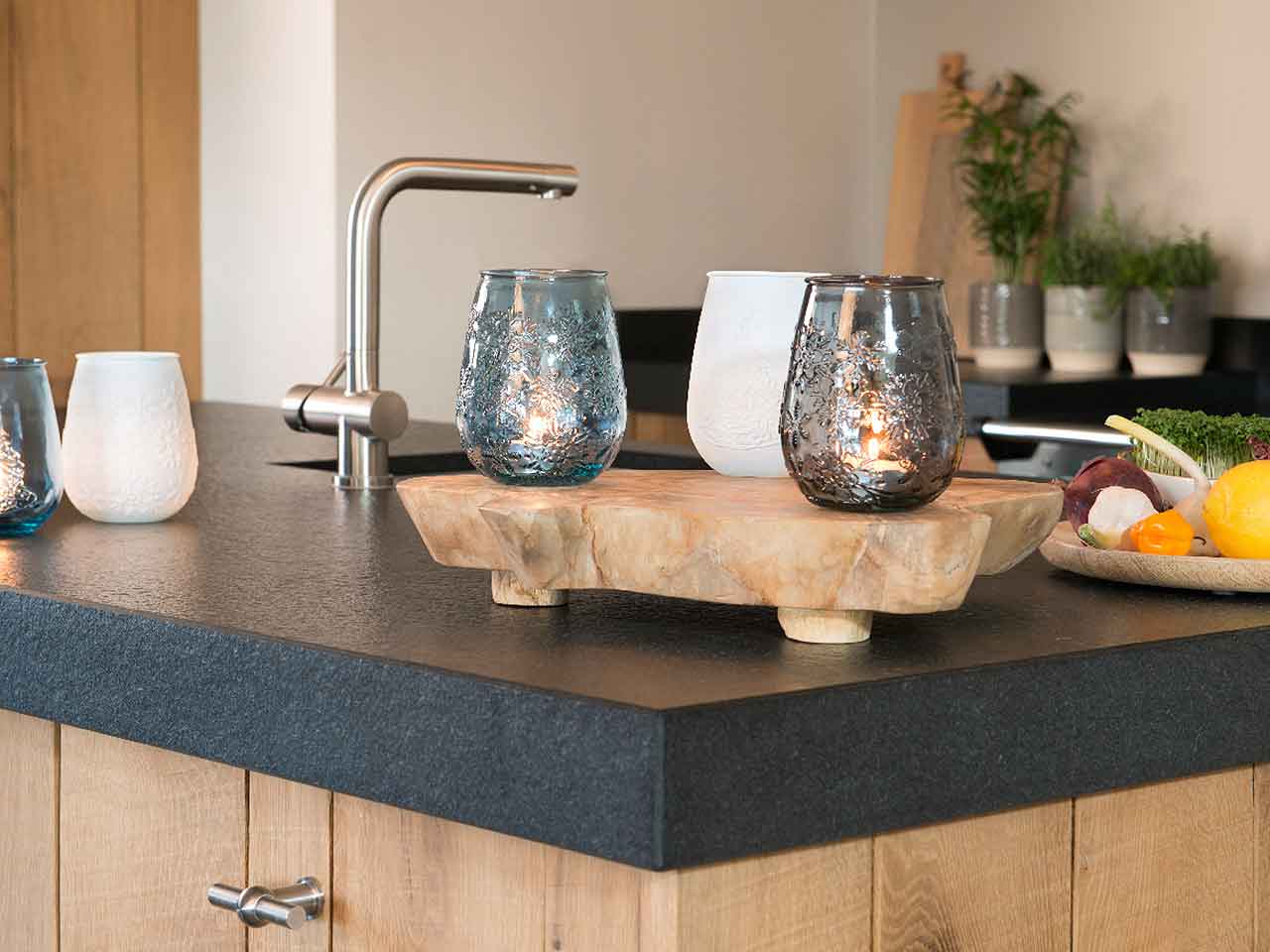 Portacandela in vetro d.11x13cm riciclato opaco con decorazione fiocco di neve in 5 assortimenti